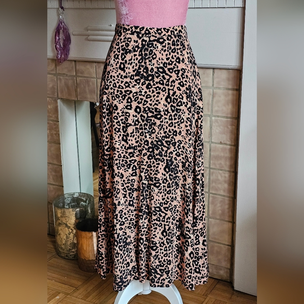 Wilfred Leopard Print Midi Skirt in Blush and Black. Midi skirt. Summer skirt.